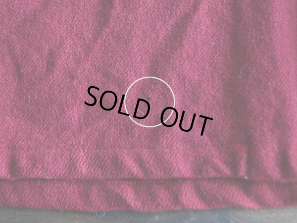 フロント裾に小さな虫食い。