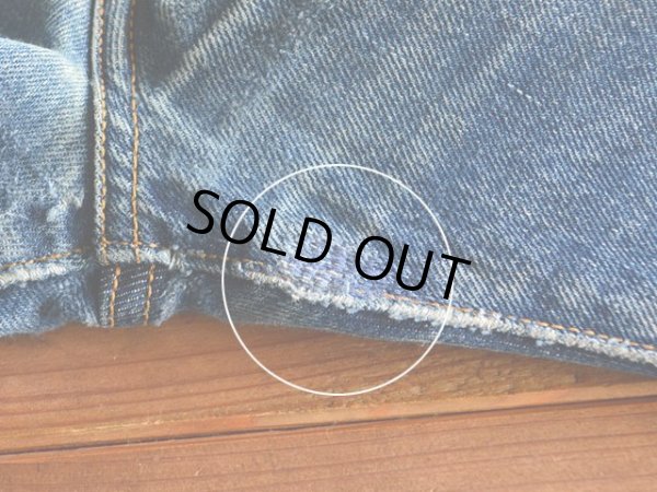 股に小さなリペア跡。