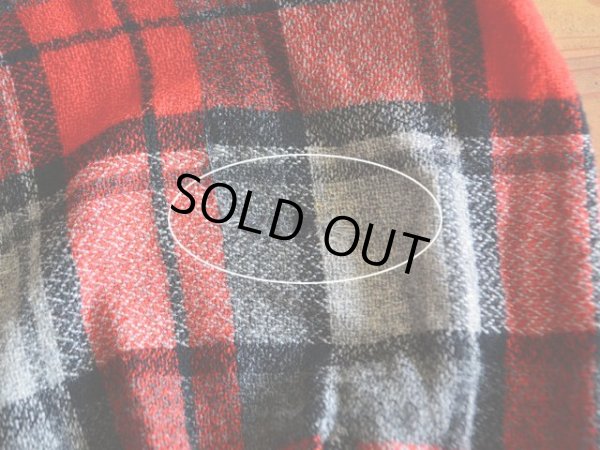 左袖に補修テープリペア跡。