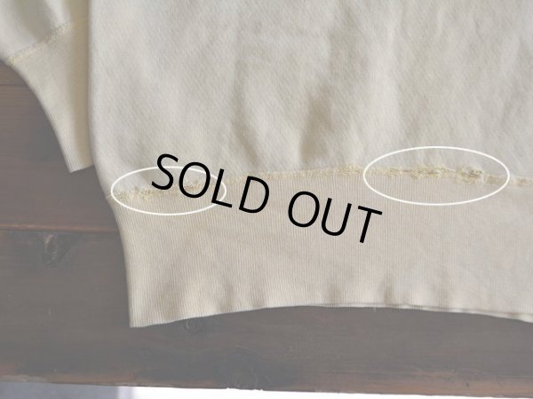 バック裾リブ付け根に少々ホツレ。