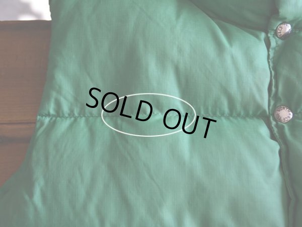 右胸付近にステッチホツレ。