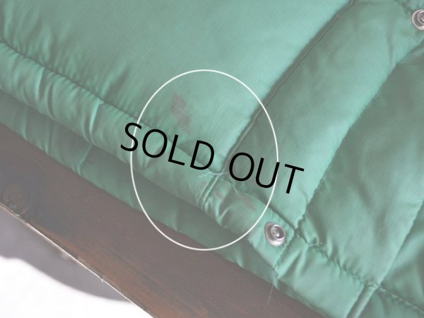 フロント裾に少々汚れ。