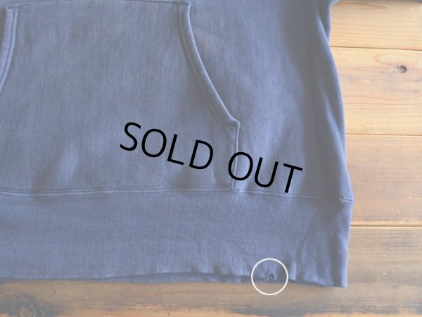 裾リブに小さなダメージ。