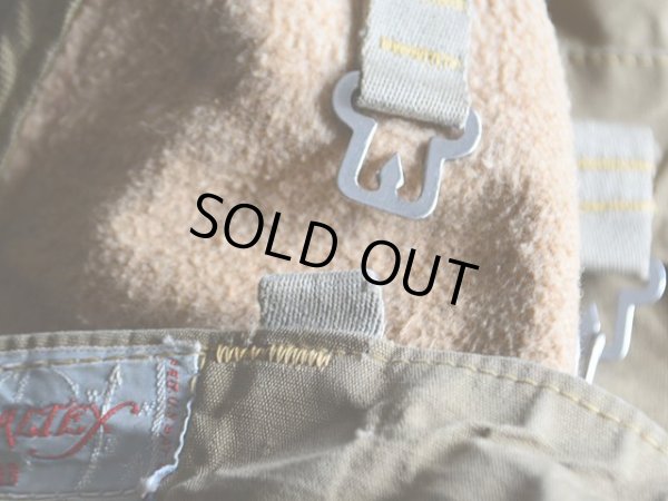 ゲームポケットの金具一つ欠損。