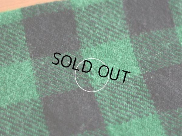 左袖に小さな虫食い。