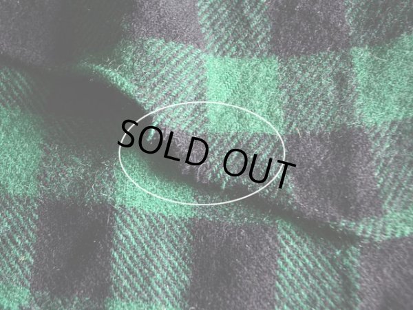 フロント裾に少々ホツレ。