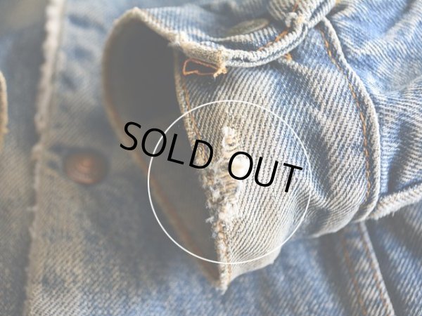 左袖に小さなスレダメージ。