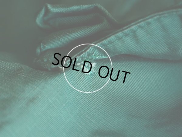 左裾ポケット付け根に僅かなダメージ。