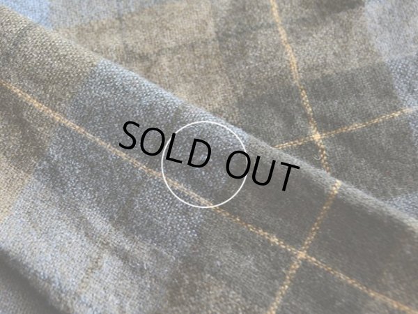 右袖に僅かな虫食い。