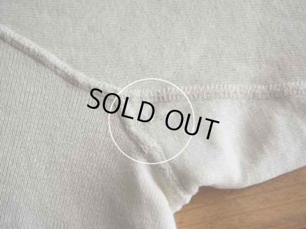 右脇下に少々ホツレ。