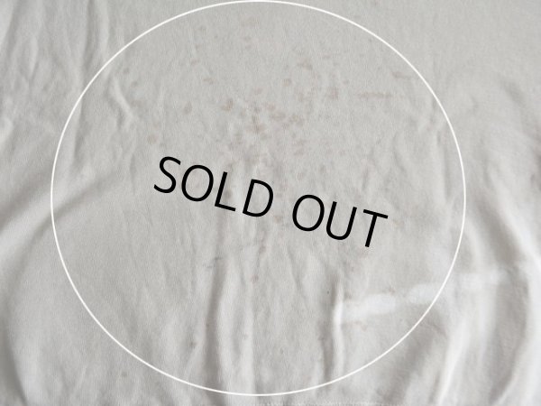 背中広範囲に薄ら汚れ。