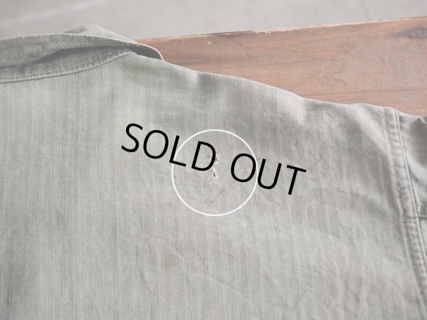 背中に小さなダメージ。