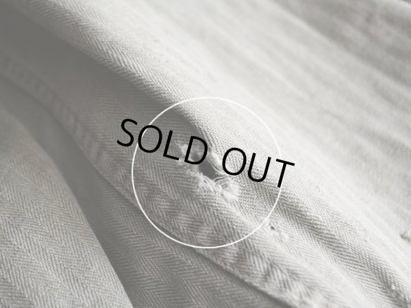 右袖肘下付近に少々ダメージ。