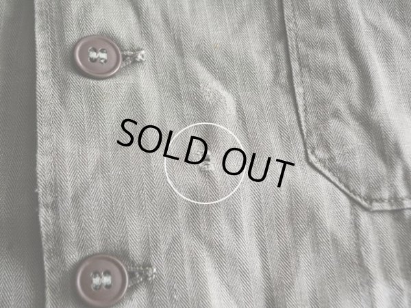 胸付近に小さなダメージ。