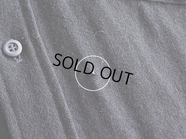 お腹付近に僅かな虫食い。