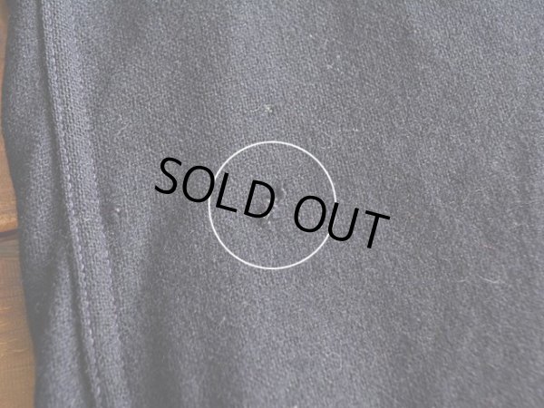 フロント裾右サイド付近にダメージ。