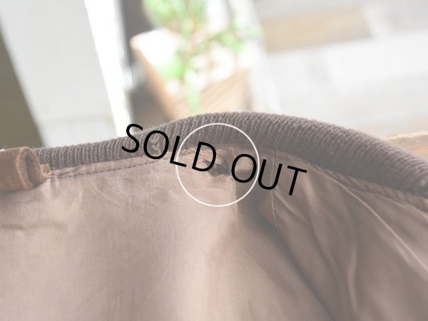 裏地に少々ダメージ。