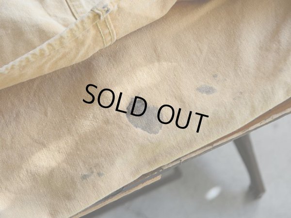 ゲームポケットに少々汚れ。