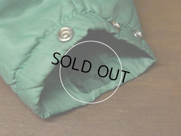 左袖口裏にリペアシートによるリペア跡。