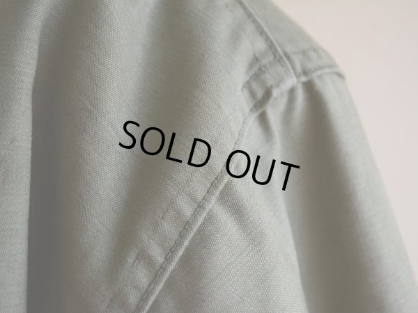 袖付け根などに少々ステッチホツレ。