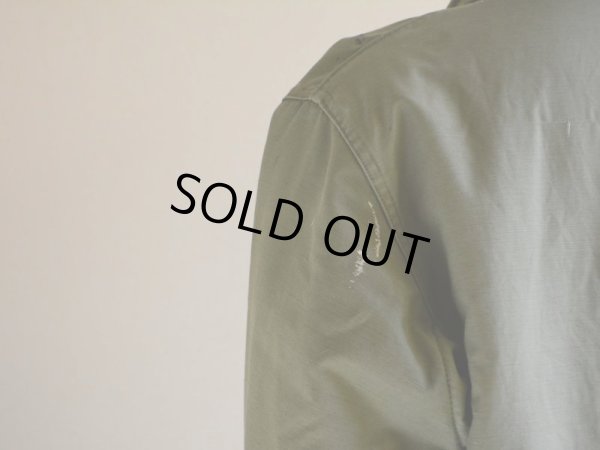 バック袖に少々ペンキ汚れ。