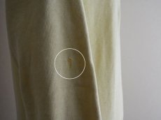 右肘付近に小さなダメージ。