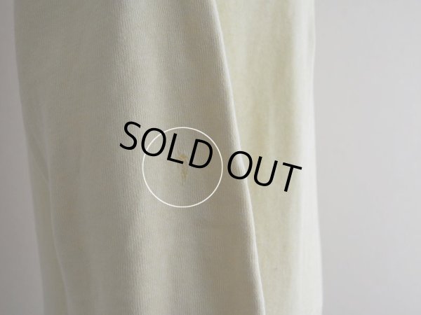 右肘付近に小さなダメージ。