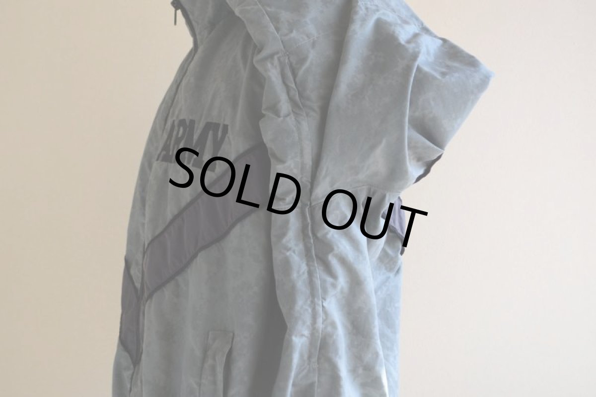 画像13: 2010s US.ARMY PFU ナイロントレーニングジャケット　 全面ACU迷彩リフレクト　 表記MEDIUM-REGULAR  (13)