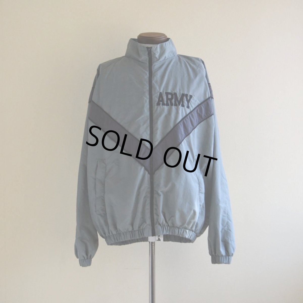 画像1: 2010s US.ARMY PFU ナイロントレーニングジャケット　 全面ACU迷彩リフレクト　 表記MEDIUM-REGULAR  (1)