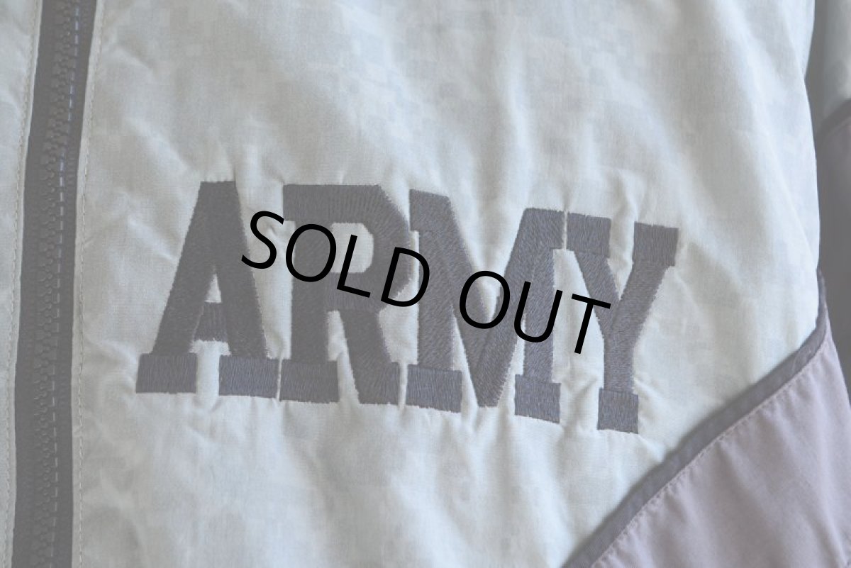 画像8: 2010s US.ARMY PFU ナイロントレーニングジャケット　 全面ACU迷彩リフレクト　 表記MEDIUM-REGULAR  (8)