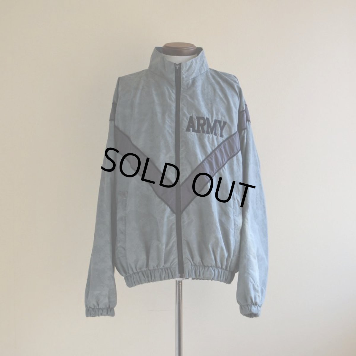 画像1: 2010s US.ARMY PFU ナイロントレーニングジャケット　 全面ACU迷彩リフレクト　 表記MEDIUM-REGULAR  (1)