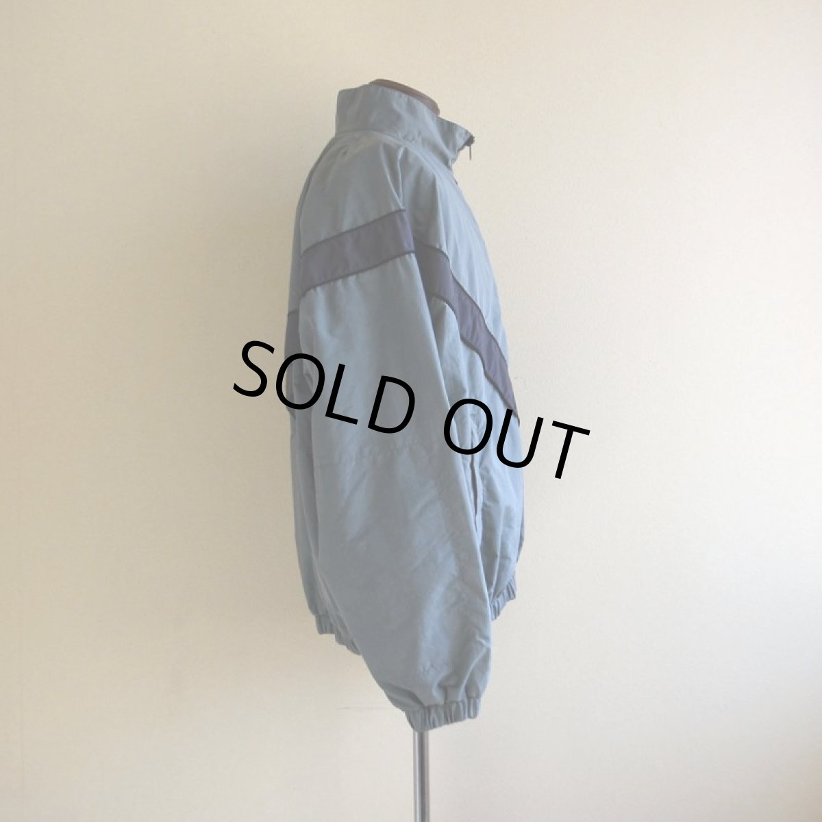 画像2: 2010s US.ARMY PFU ナイロントレーニングジャケット　 全面ACU迷彩リフレクト　 表記MEDIUM-REGULAR  (2)