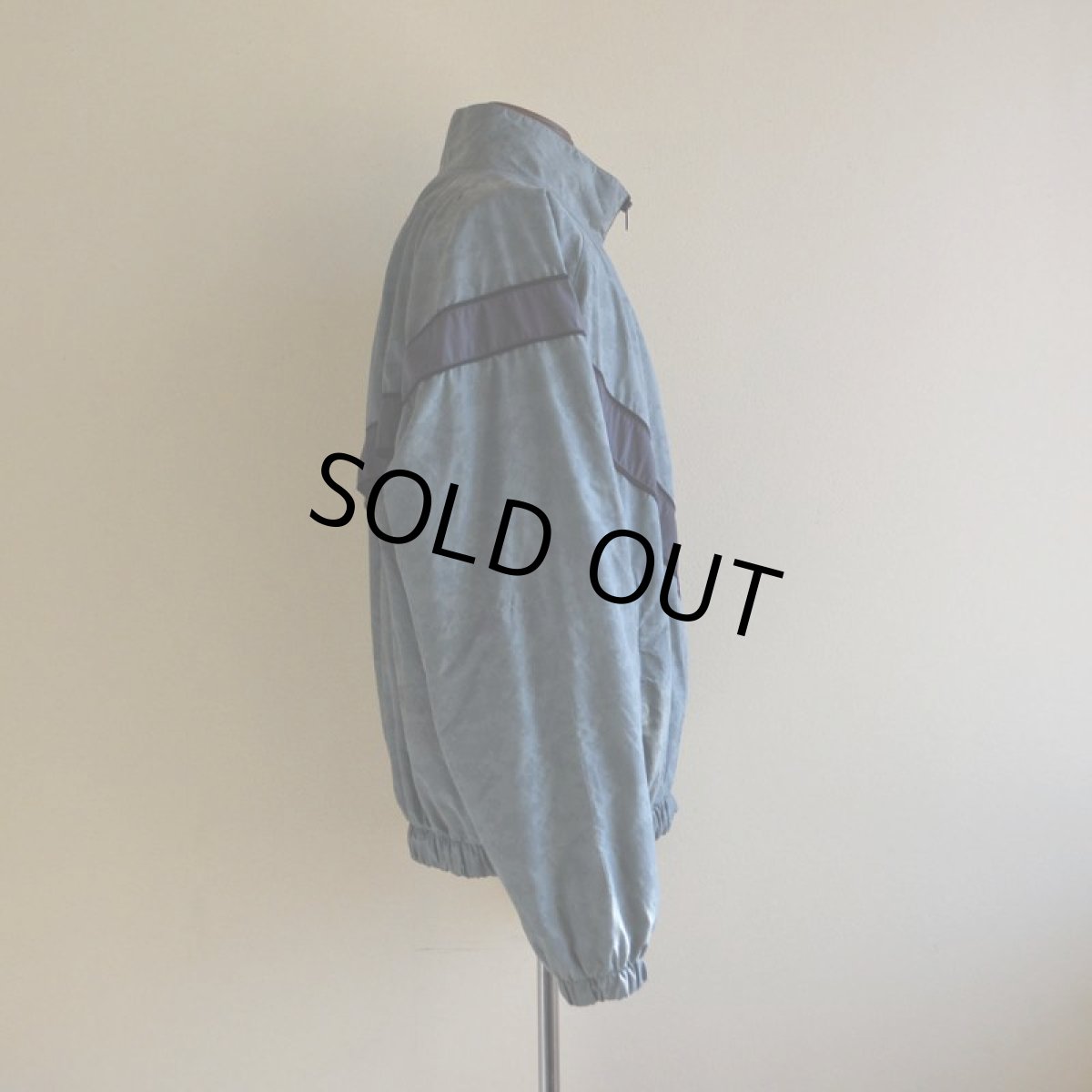 画像2: 2010s US.ARMY PFU ナイロントレーニングジャケット　 全面ACU迷彩リフレクト　 表記MEDIUM-REGULAR  (2)