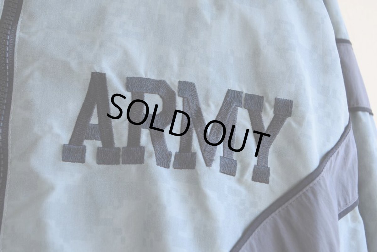 画像8: 2010s US.ARMY PFU ナイロントレーニングジャケット　 全面ACU迷彩リフレクト　 表記LARGE-REGULAR  (8)