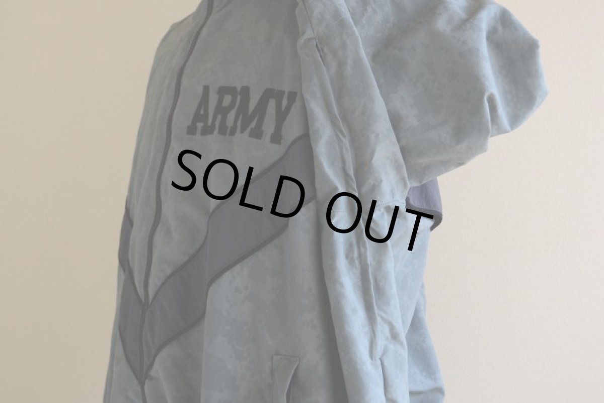 画像13: 2010s US.ARMY PFU ナイロントレーニングジャケット　 全面ACU迷彩リフレクト　 表記LARGE-REGULAR  (13)