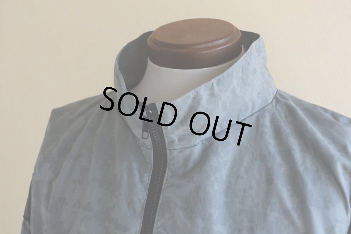 画像6: 2010s US.ARMY PFU ナイロントレーニングジャケット　 全面ACU迷彩リフレクト　 表記MEDIUM-REGULAR  (6)