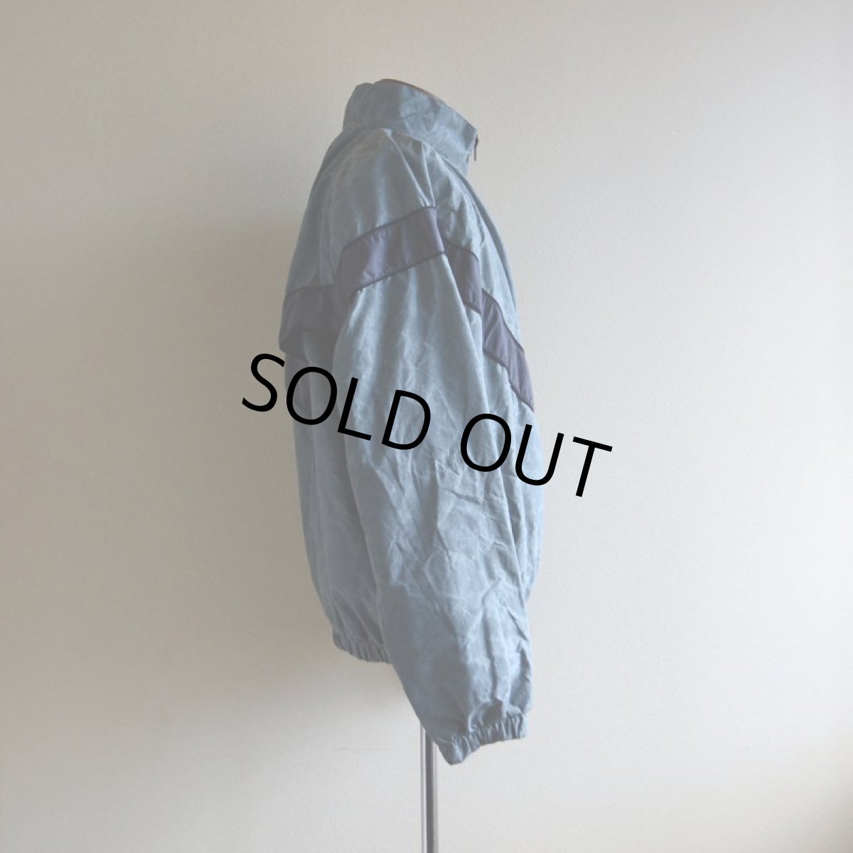 画像2: 2010s US.ARMY PFU ナイロントレーニングジャケット　 全面ACU迷彩リフレクト　 表記SMALL-REGULAR  (2)