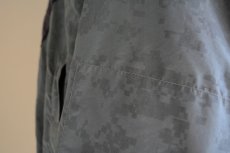 画像12: 2010s US.ARMY PFU ナイロントレーニングジャケット　 全面ACU迷彩リフレクト　 表記MEDIUM-REGULAR  (12)