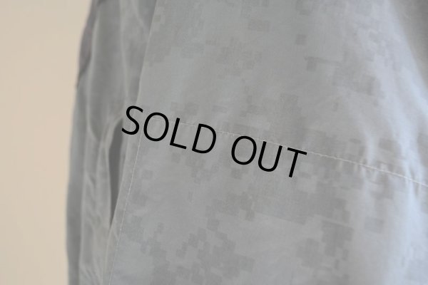 画像12: 2010s US.ARMY PFU ナイロントレーニングジャケット　 全面ACU迷彩リフレクト　 表記MEDIUM-REGULAR 