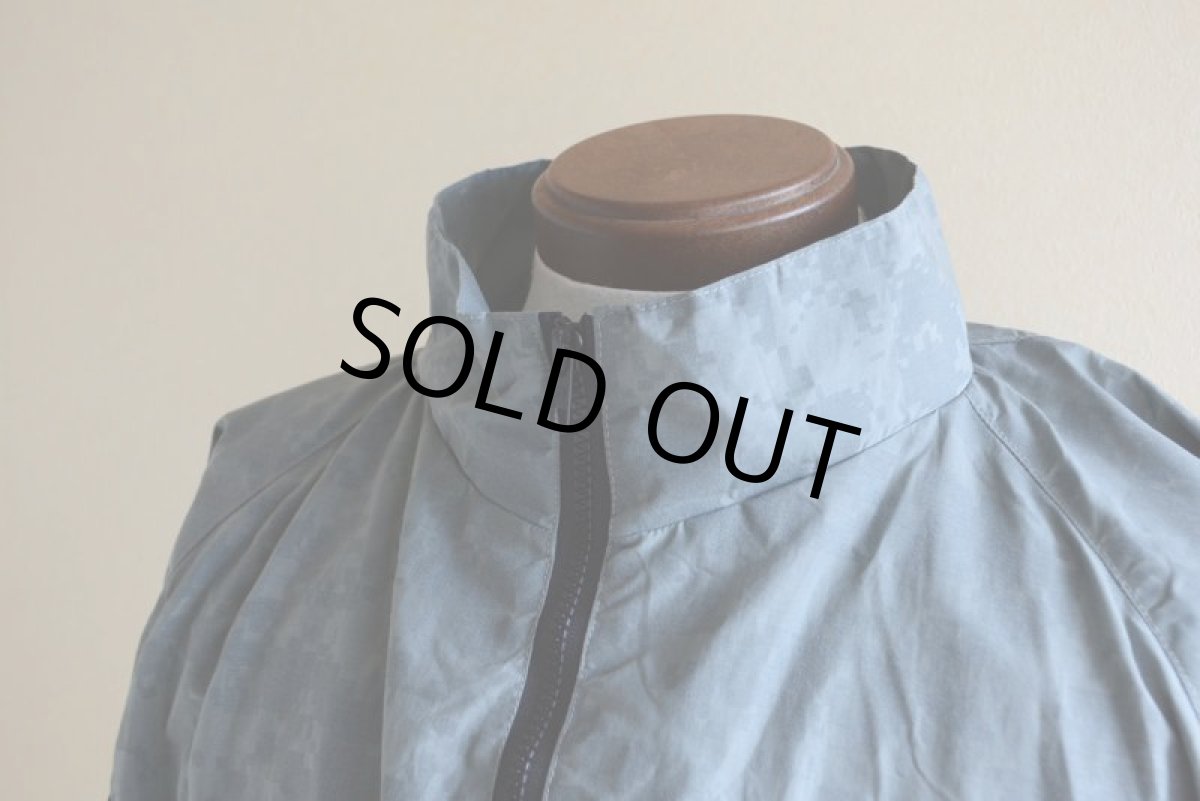 画像6: 2010s US.ARMY PFU ナイロントレーニングジャケット　 全面ACU迷彩リフレクト　 表記SMALL-REGULAR  (6)