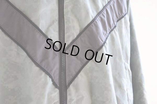 画像10: 2010s US.ARMY PFU ナイロントレーニングジャケット　 全面ACU迷彩リフレクト　 表記MEDIUM-REGULAR 