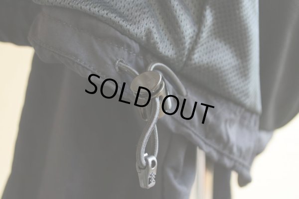 画像18: 2010s US.ARMY APFU ナイロントレーニングジャケット　 表記MEDIUM-LONG 