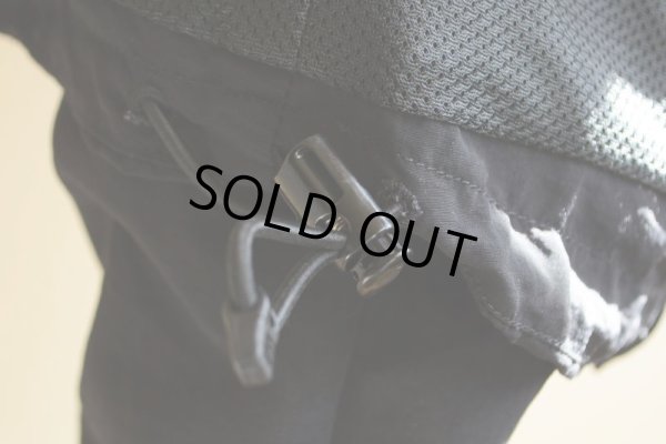 画像18: 2010s US.ARMY APFU ナイロントレーニングジャケット　 表記MEDIUM-LONG 