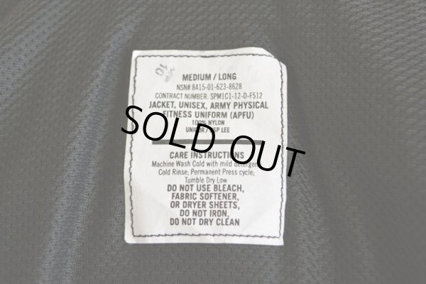 画像16: 2010s US.ARMY APFU ナイロントレーニングジャケット　 表記MEDIUM-LONG 