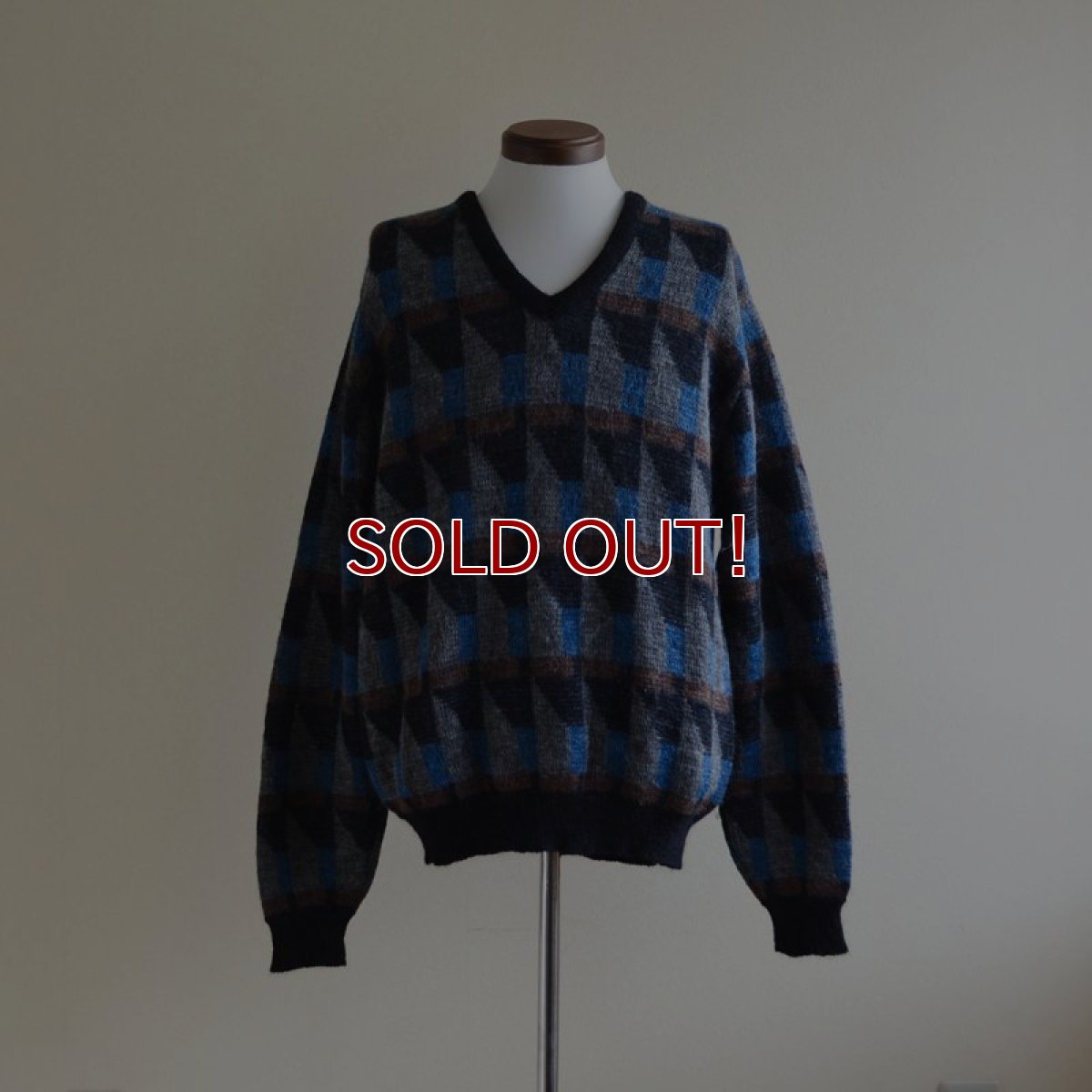 画像1: 1970s PENDLETON Vネックウールセーター　 表記L  (1)