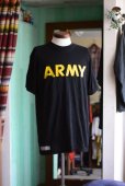 画像2: US.ARMY APFU トレーニングTシャツ　<br>表記M<br> (2)