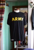 画像2: US.ARMY APFU トレーニングTシャツ　<br>表記M<br> (2)