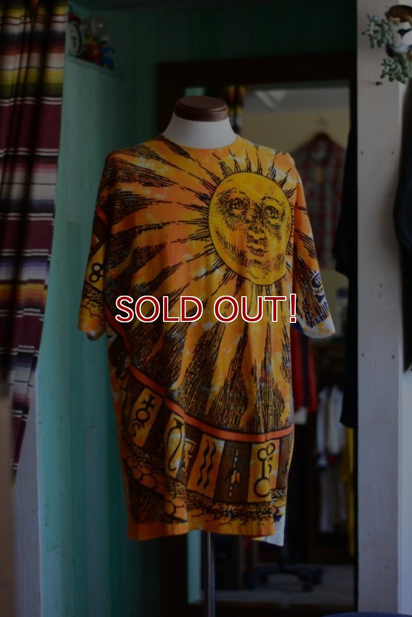 画像2: 1990s LIQUID BLUE SUN & MOON 総柄Tシャツ　 表記XL  (2)