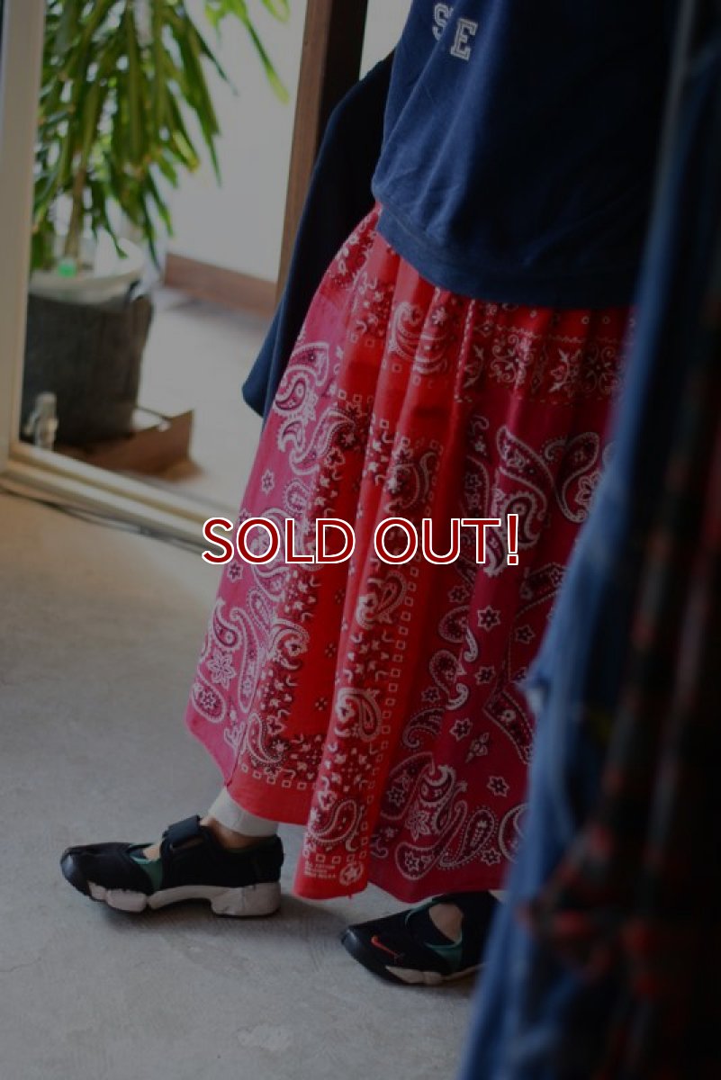 画像2: VINTAGE Bandana Skirt /RED　 [HamburgCafe ORIGINAL RE-MAKE]  (2)