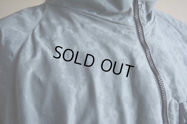 画像8: 2000s US.ARMY IPFU ナイロントレーニングジャケット　 全面ACU迷彩リフレクト　 表記MEDIUM-REGULAR 